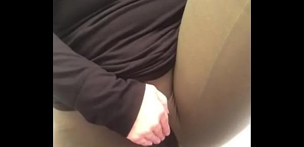  Big booty skimaskgoddess squirting in leggings public bathroom